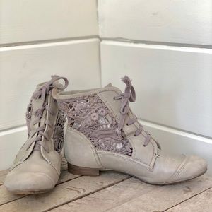 Latigo Irene Lace Booties
